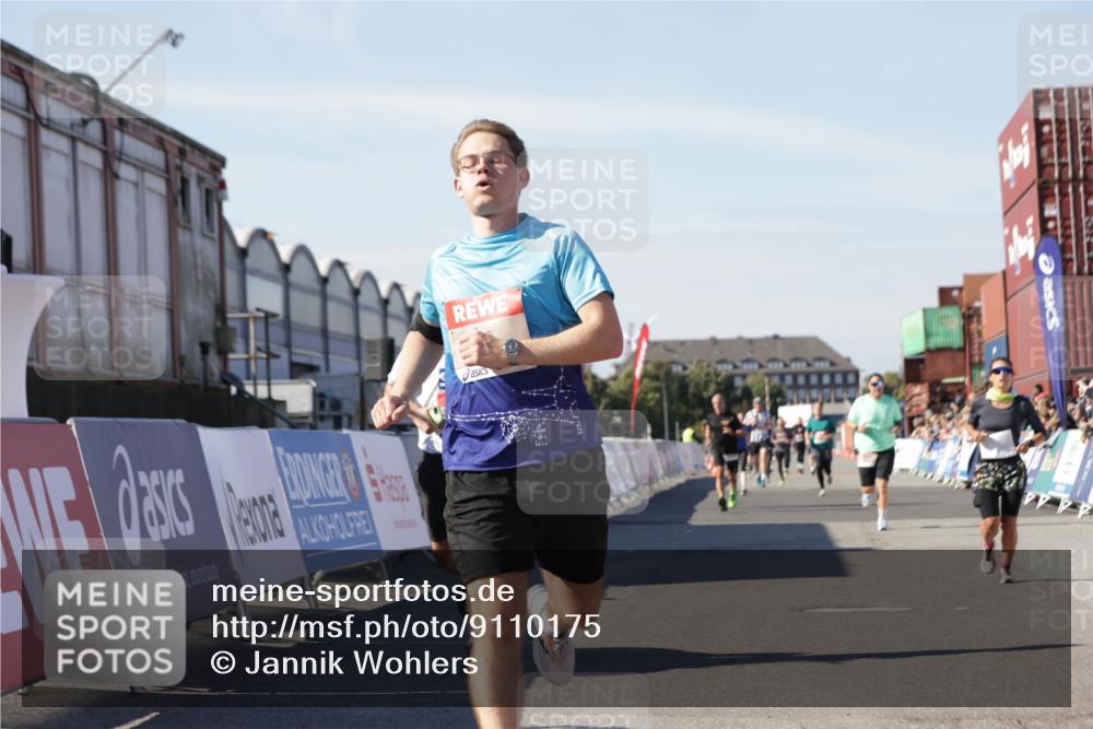 03.10.2025 - Köhlbrandbrückenlauf Jannik Wohlers http://msf.ph/oto/9110175 03.10.2025 13:00:17 Ziel 4020, 4192, 4250, 4261, 6097, 6203, 6236, 6707, 6760, 6798 meine-sportfotos.de