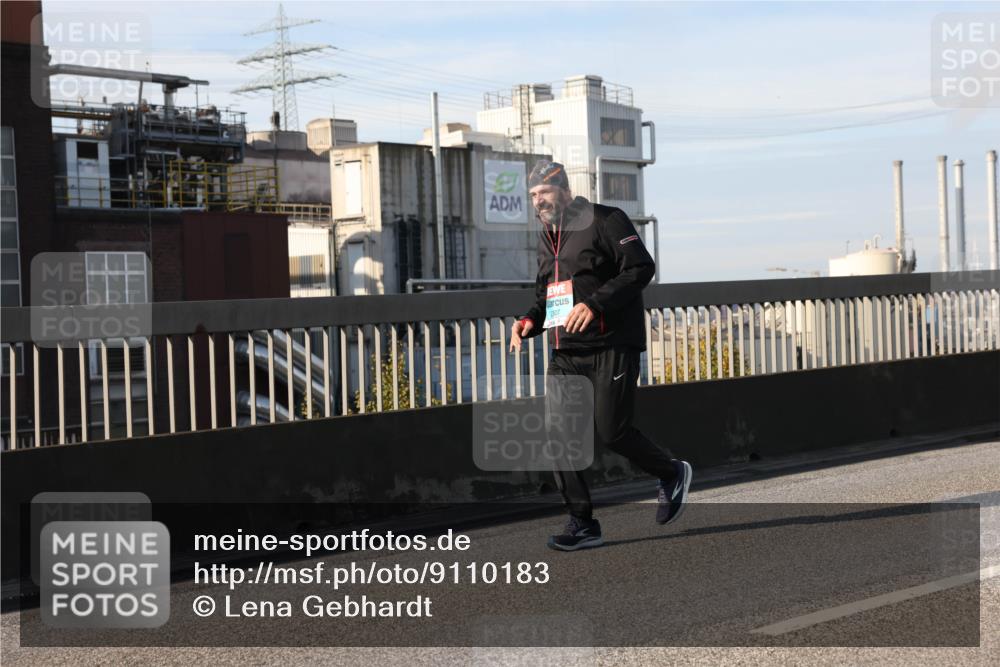 03.10.2025 - Köhlbrandbrückenlauf Lena Gebhardt http://msf.ph/oto/9110183 03.10.2025 10:14:57 Position 2 1307 meine-sportfotos.de