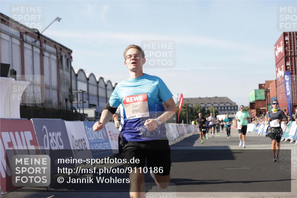 03.10.2025 - Köhlbrandbrückenlauf Jannik Wohlers http://msf.ph/oto/9110186 03.10.2025 13:00:17 Ziel 4020, 4192, 4250, 4261, 6097, 6203, 6236, 6707, 6760, 6798 meine-sportfotos.de