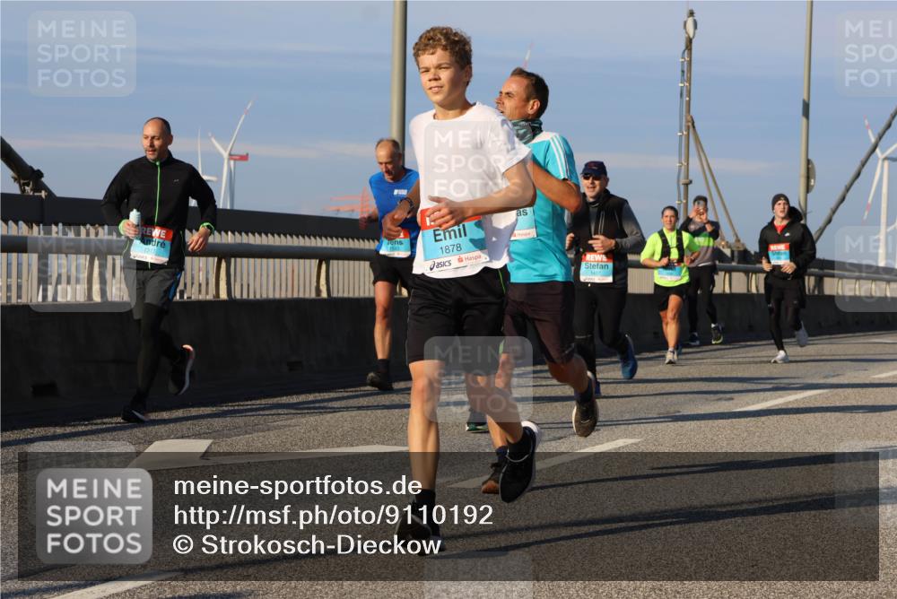 03.10.2025 - Köhlbrandbrückenlauf Strokosch-Dieckow http://msf.ph/oto/9110192 03.10.2025 09:41:53 Position 2 1543, 1878, 131 meine-sportfotos.de