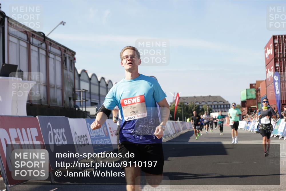 03.10.2025 - Köhlbrandbrückenlauf Jannik Wohlers http://msf.ph/oto/9110197 03.10.2025 13:00:17 Ziel 4020, 4192, 4250, 4261, 6097, 6203, 6236, 6707, 6760, 6798 meine-sportfotos.de