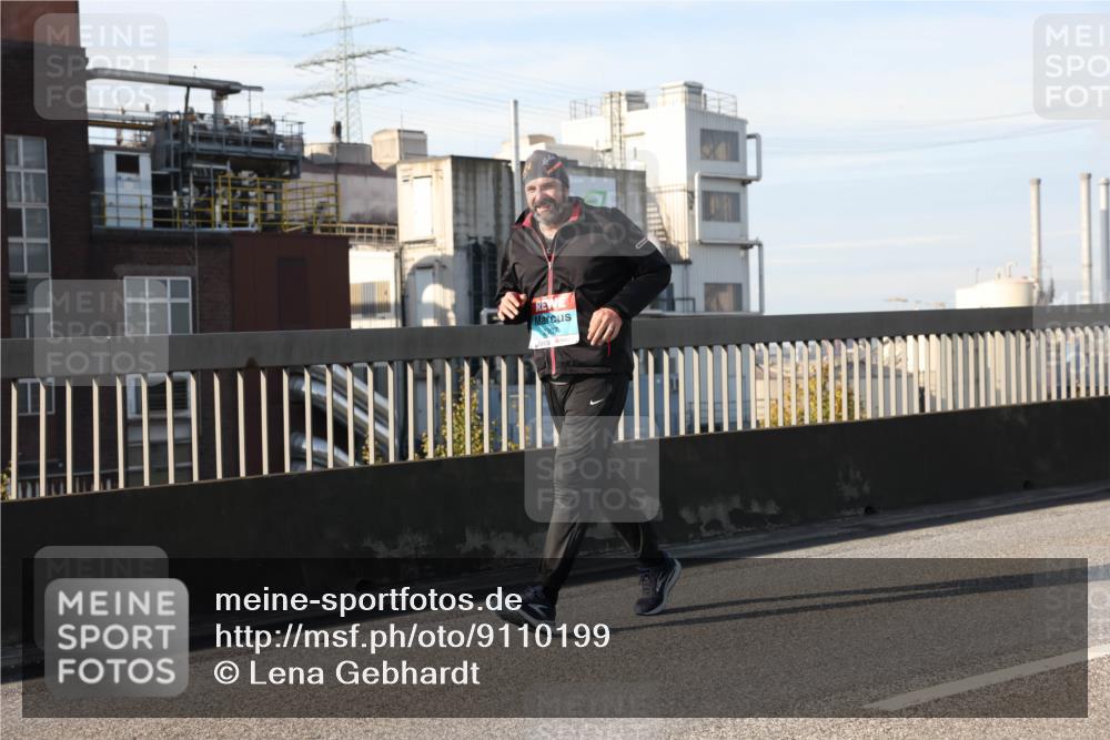 03.10.2025 - Köhlbrandbrückenlauf Lena Gebhardt http://msf.ph/oto/9110199 03.10.2025 10:14:57 Position 2 307 meine-sportfotos.de
