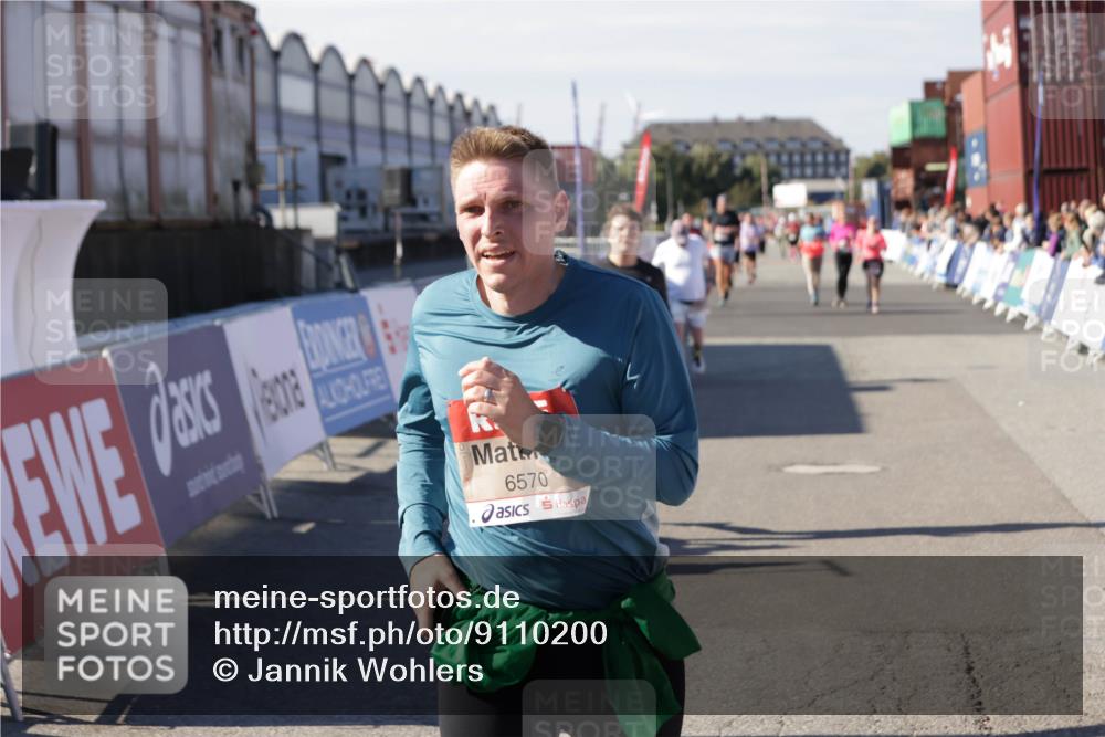03.10.2025 - Köhlbrandbrückenlauf Jannik Wohlers http://msf.ph/oto/9110200 03.10.2025 13:29:59 Ziel 4459, 4714, 4825, 5369, 5587, 5621, 5930, 5944, 6066, 6234, 6570, 6698 meine-sportfotos.de
