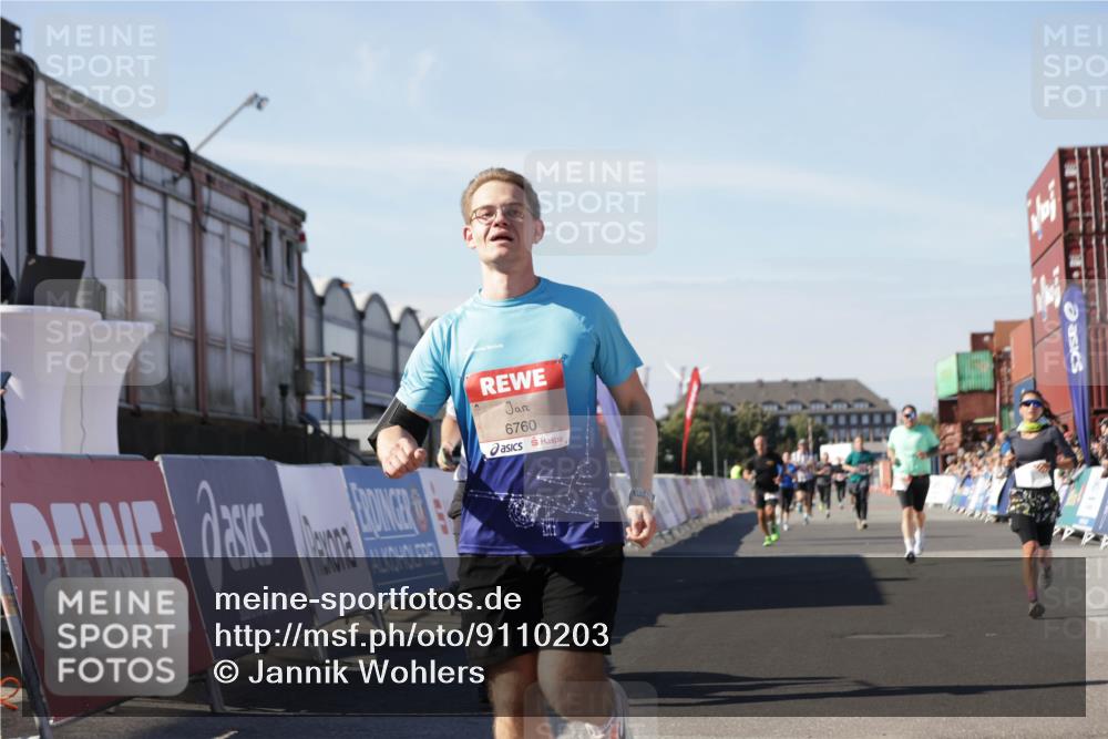 03.10.2025 - Köhlbrandbrückenlauf Jannik Wohlers http://msf.ph/oto/9110203 03.10.2025 13:00:18 Ziel 4020, 4192, 4250, 4261, 4275, 6097, 6203, 6236, 6707, 6760, 6798 meine-sportfotos.de