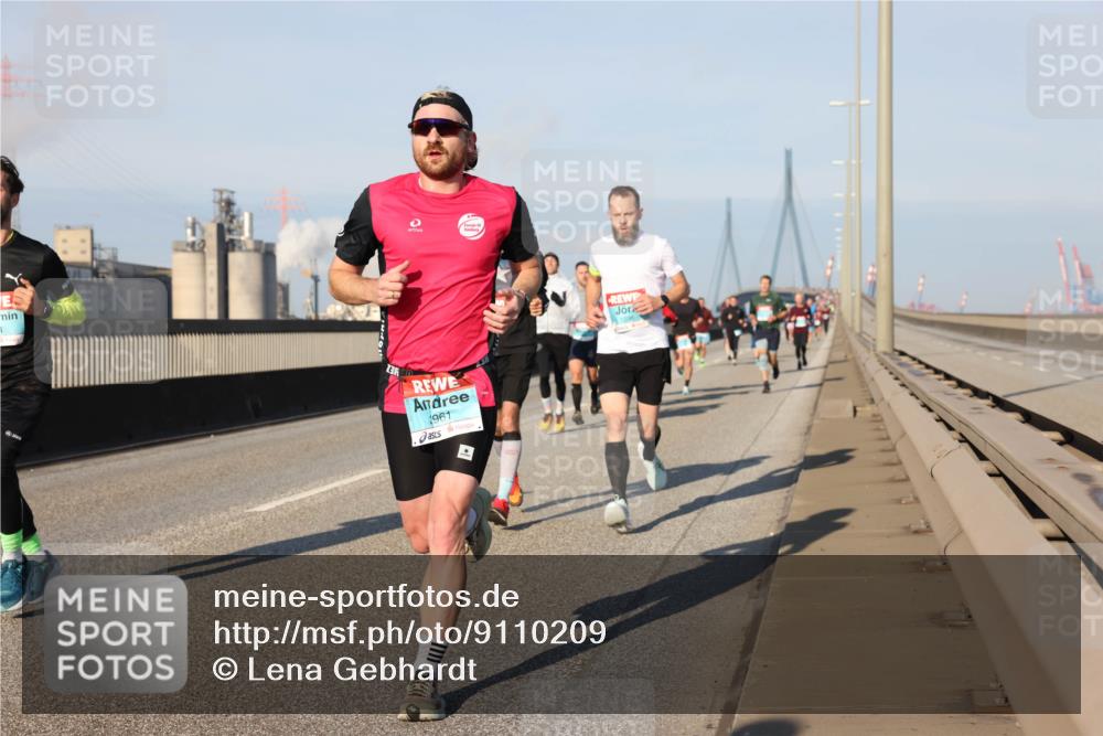 03.10.2025 - Köhlbrandbrückenlauf Lena Gebhardt http://msf.ph/oto/9110209 03.10.2025 09:41:33 Position 2 7, 1961 meine-sportfotos.de