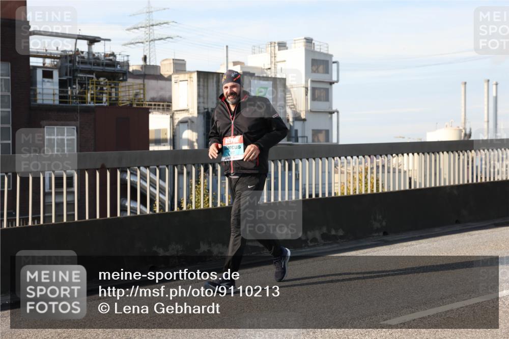 03.10.2025 - Köhlbrandbrückenlauf Lena Gebhardt http://msf.ph/oto/9110213 03.10.2025 10:14:57 Position 2  meine-sportfotos.de