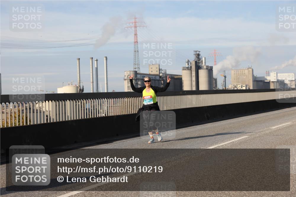 03.10.2025 - Köhlbrandbrückenlauf Lena Gebhardt http://msf.ph/oto/9110219 03.10.2025 10:14:58 Position 2 3456 meine-sportfotos.de