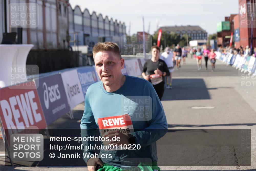 03.10.2025 - Köhlbrandbrückenlauf Jannik Wohlers http://msf.ph/oto/9110220 03.10.2025 13:29:59 Ziel 4459, 4714, 4825, 5369, 5587, 5621, 5930, 5944, 6066, 6234, 6570, 6698 meine-sportfotos.de