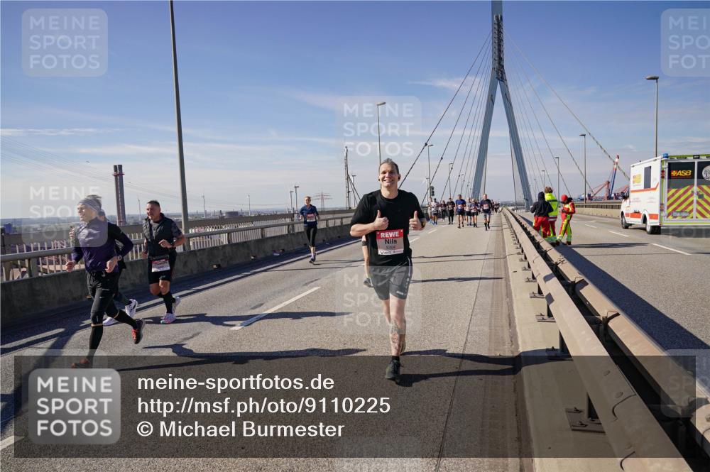 03.10.2025 - Köhlbrandbrückenlauf Michael Burmester http://msf.ph/oto/9110225 03.10.2025 12:52:36 Position 2  meine-sportfotos.de