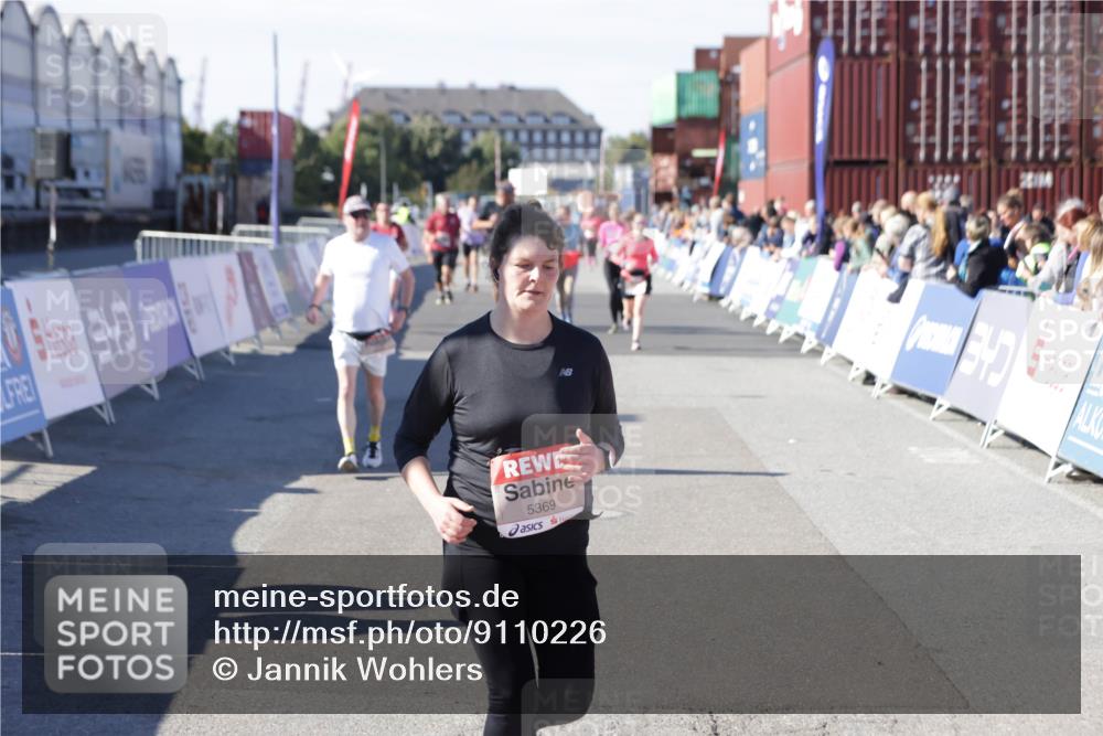 03.10.2025 - Köhlbrandbrückenlauf Jannik Wohlers http://msf.ph/oto/9110226 03.10.2025 13:30:01 Ziel 4459, 4825, 5369, 5398, 5587, 5621, 5930, 5944, 6234, 6570, 6698 meine-sportfotos.de