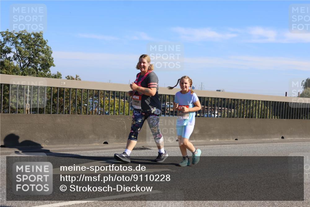 03.10.2025 - Köhlbrandbrückenlauf Strokosch-Dieckow http://msf.ph/oto/9110228 03.10.2025 12:27:41 Position 3 860, 5612, 5611 meine-sportfotos.de