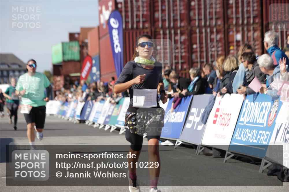 03.10.2025 - Köhlbrandbrückenlauf Jannik Wohlers http://msf.ph/oto/9110229 03.10.2025 13:00:19 Ziel 4020, 4192, 4250, 4275, 6097, 6203, 6236, 6707, 6760, 6798 meine-sportfotos.de