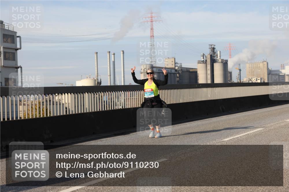 03.10.2025 - Köhlbrandbrückenlauf Lena Gebhardt http://msf.ph/oto/9110230 03.10.2025 10:14:58 Position 2 3456 meine-sportfotos.de
