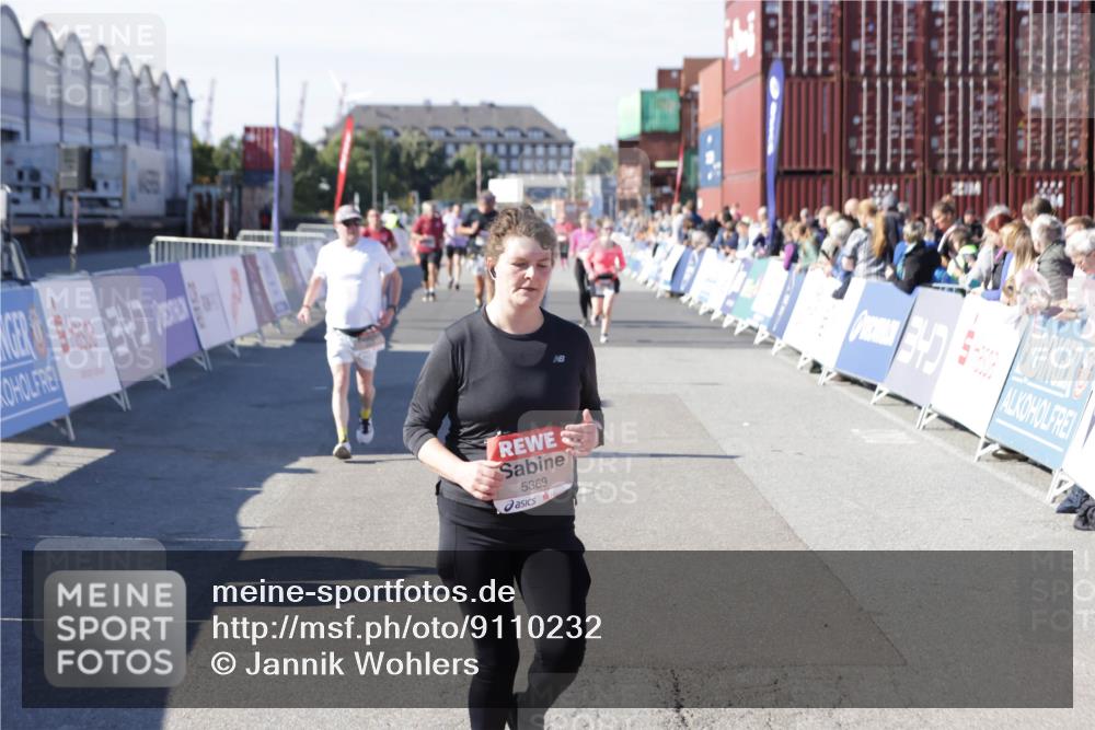 03.10.2025 - Köhlbrandbrückenlauf Jannik Wohlers http://msf.ph/oto/9110232 03.10.2025 13:30:01 Ziel 4459, 4825, 5369, 5398, 5587, 5621, 5930, 5944, 6234, 6570, 6698 meine-sportfotos.de