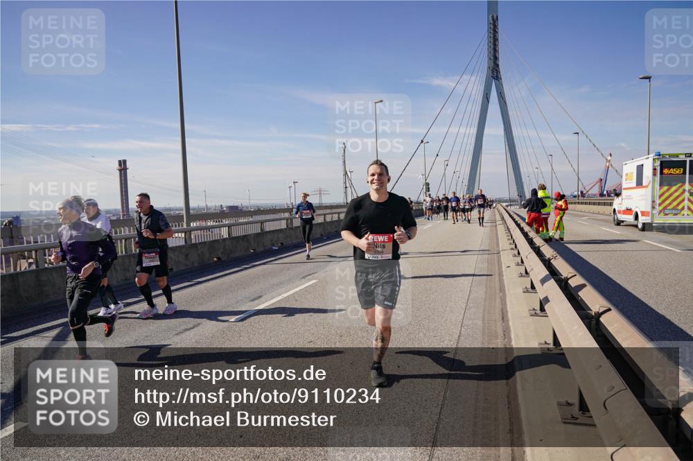 03.10.2025 - Köhlbrandbrückenlauf Michael Burmester http://msf.ph/oto/9110234 03.10.2025 12:52:36 Position 2 5304 meine-sportfotos.de
