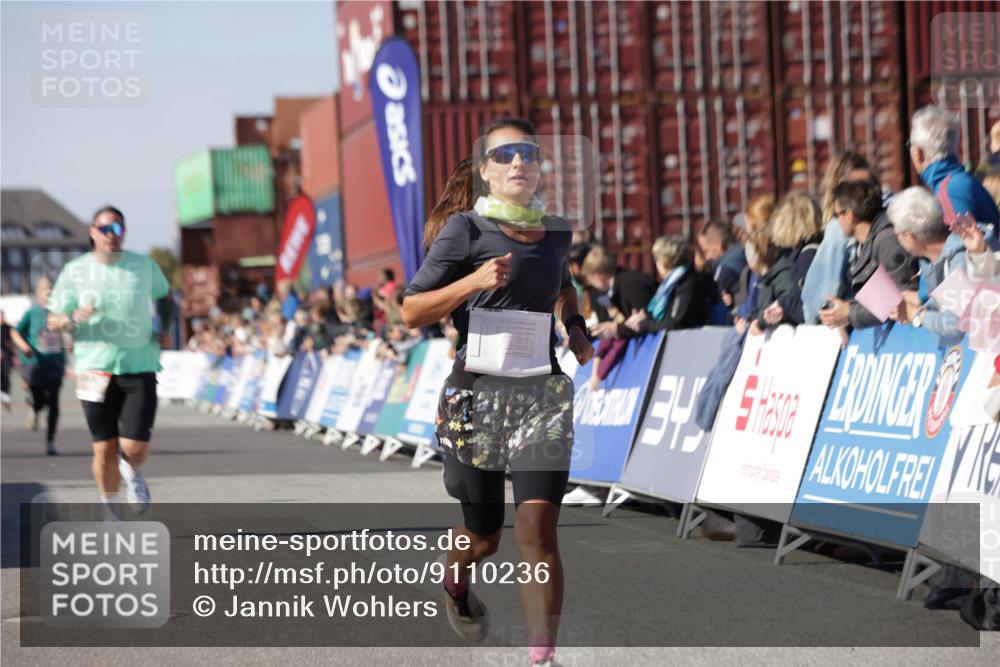03.10.2025 - Köhlbrandbrückenlauf Jannik Wohlers http://msf.ph/oto/9110236 03.10.2025 13:00:19 Ziel 4020, 4192, 4250, 4275, 6097, 6203, 6236, 6707, 6760, 6798 meine-sportfotos.de