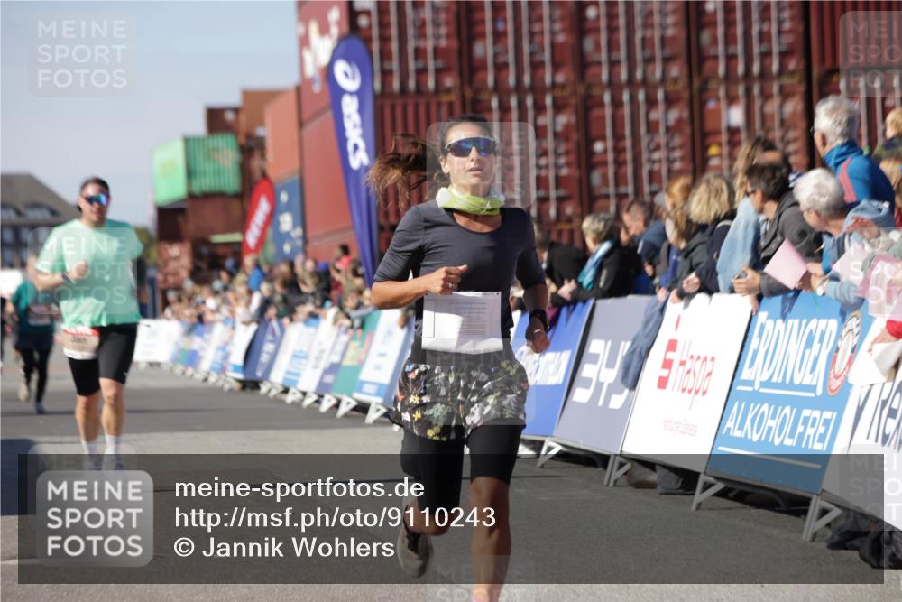 03.10.2025 - Köhlbrandbrückenlauf Jannik Wohlers http://msf.ph/oto/9110243 03.10.2025 13:00:19 Ziel 4020, 4192, 4250, 4275, 6097, 6203, 6236, 6707, 6760, 6798 meine-sportfotos.de
