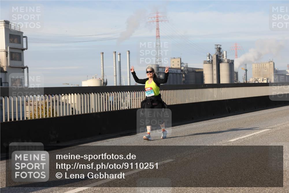 03.10.2025 - Köhlbrandbrückenlauf Lena Gebhardt http://msf.ph/oto/9110251 03.10.2025 10:14:58 Position 2 3456 meine-sportfotos.de