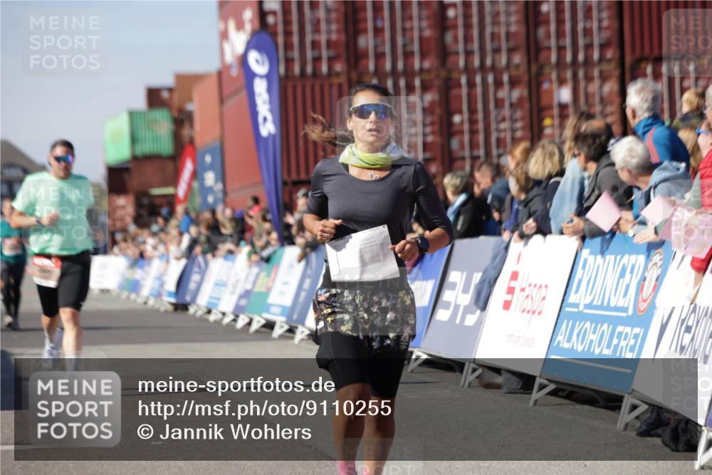 03.10.2025 - Köhlbrandbrückenlauf Jannik Wohlers http://msf.ph/oto/9110255 03.10.2025 13:00:19 Ziel 4020, 4192, 4250, 4275, 6097, 6203, 6236, 6707, 6760, 6798 meine-sportfotos.de