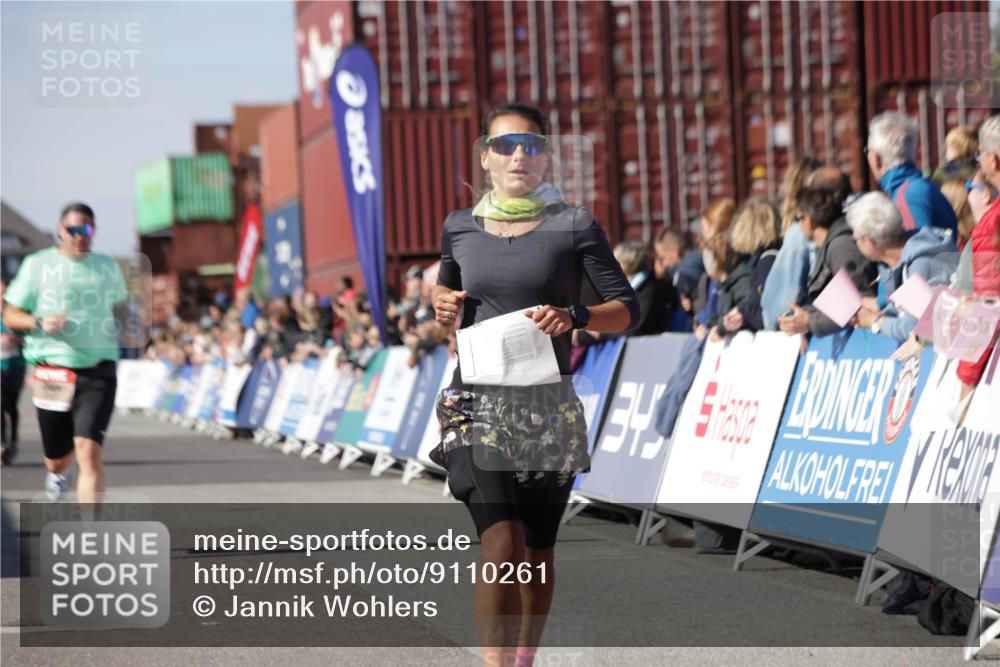03.10.2025 - Köhlbrandbrückenlauf Jannik Wohlers http://msf.ph/oto/9110261 03.10.2025 13:00:19 Ziel 4020, 4192, 4250, 4275, 6097, 6203, 6236, 6707, 6760, 6798 meine-sportfotos.de