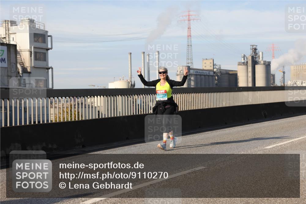 03.10.2025 - Köhlbrandbrückenlauf Lena Gebhardt http://msf.ph/oto/9110270 03.10.2025 10:14:59 Position 2 3456 meine-sportfotos.de