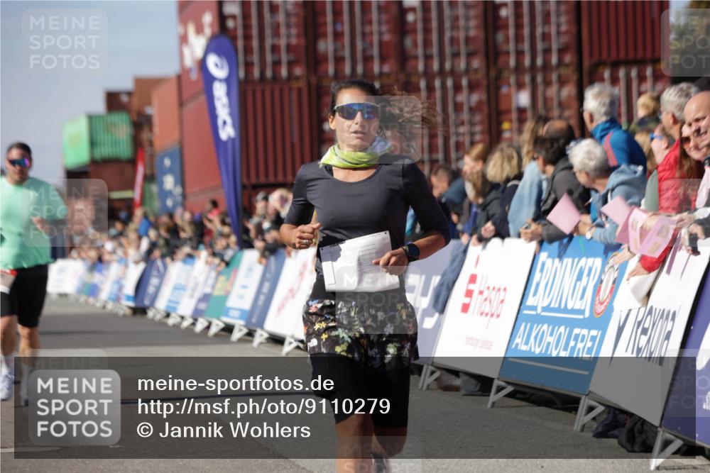 03.10.2025 - Köhlbrandbrückenlauf Jannik Wohlers http://msf.ph/oto/9110279 03.10.2025 13:00:20 Ziel 4020, 4192, 4250, 4275, 6097, 6203, 6236, 6707, 6714, 6760, 6798 meine-sportfotos.de