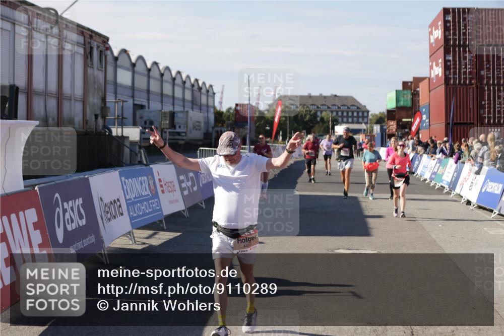 03.10.2025 - Köhlbrandbrückenlauf Jannik Wohlers http://msf.ph/oto/9110289 03.10.2025 13:30:04 Ziel 4459, 5369, 5398, 5587, 5621, 6234, 6570, 6698 meine-sportfotos.de