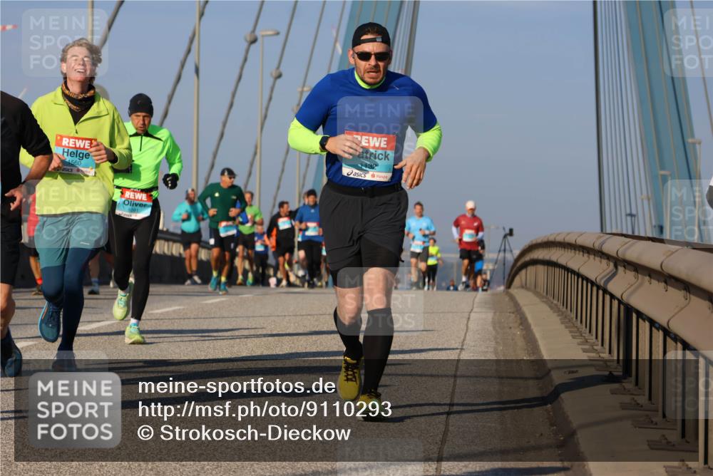 03.10.2025 - Köhlbrandbrückenlauf Strokosch-Dieckow http://msf.ph/oto/9110293 03.10.2025 09:42:01 Position 2 1560, 1091, 132 meine-sportfotos.de