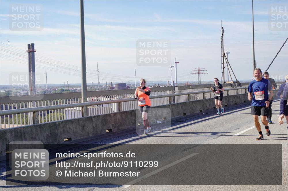 03.10.2025 - Köhlbrandbrückenlauf Michael Burmester http://msf.ph/oto/9110299 03.10.2025 12:52:42 Position 2 4379 meine-sportfotos.de