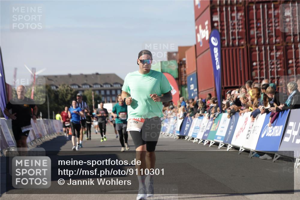 03.10.2025 - Köhlbrandbrückenlauf Jannik Wohlers http://msf.ph/oto/9110301 03.10.2025 13:00:21 Ziel 4020, 4163, 4192, 4250, 4275, 6203, 6236, 6707, 6714, 6760, 6798 meine-sportfotos.de