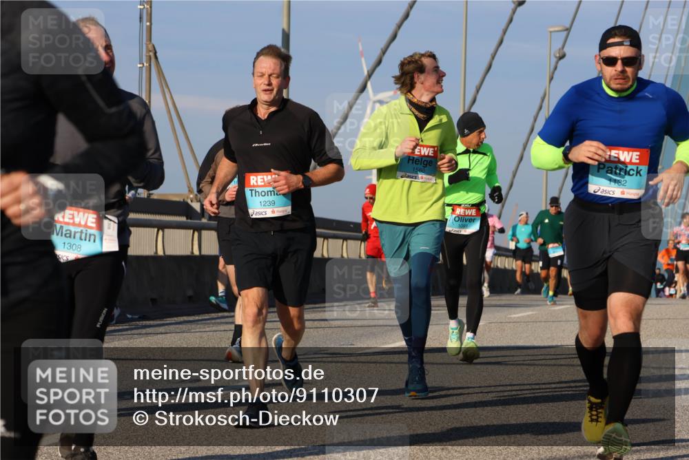 03.10.2025 - Köhlbrandbrückenlauf Strokosch-Dieckow http://msf.ph/oto/9110307 03.10.2025 09:42:03 Position 2 1308, 1239, 1560, 1091, 1182 meine-sportfotos.de
