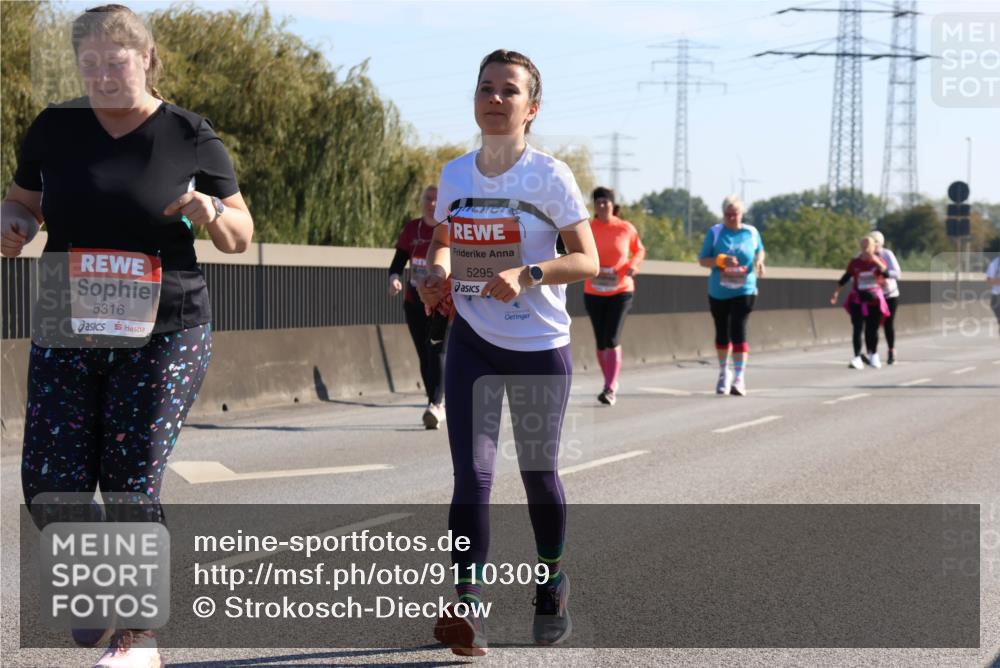 03.10.2025 - Köhlbrandbrückenlauf Strokosch-Dieckow http://msf.ph/oto/9110309 03.10.2025 12:28:34 Position 3 5316, 5295 meine-sportfotos.de