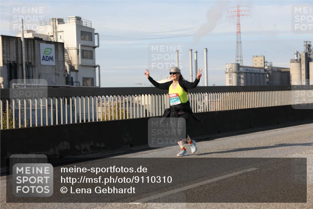 03.10.2025 - Köhlbrandbrückenlauf Lena Gebhardt http://msf.ph/oto/9110310 03.10.2025 10:14:59 Position 2 3456 meine-sportfotos.de