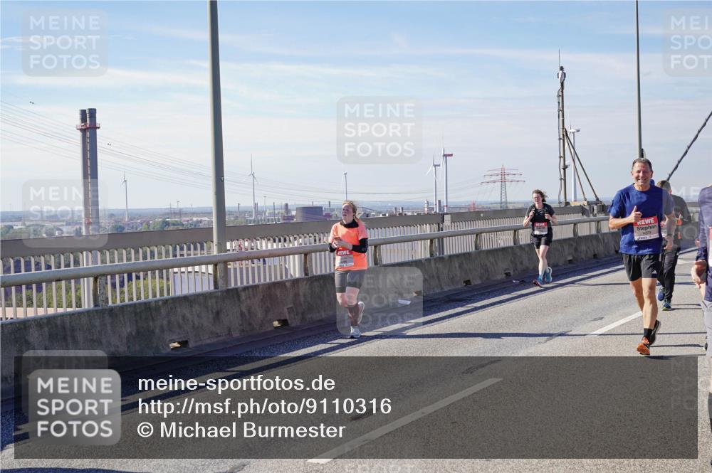 03.10.2025 - Köhlbrandbrückenlauf Michael Burmester http://msf.ph/oto/9110316 03.10.2025 12:52:42 Position 2 4379 meine-sportfotos.de