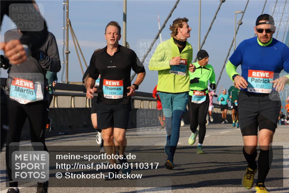 03.10.2025 - Köhlbrandbrückenlauf Strokosch-Dieckow http://msf.ph/oto/9110317 03.10.2025 09:42:03 Position 2 1308, 162, 1239, 1560, 1091, 1132 meine-sportfotos.de