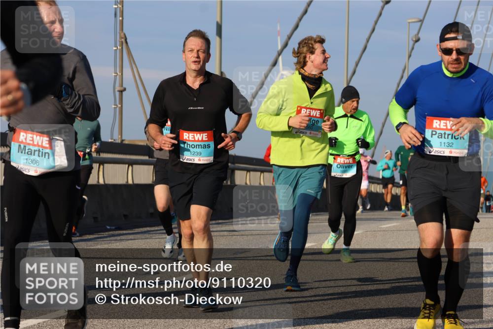 03.10.2025 - Köhlbrandbrückenlauf Strokosch-Dieckow http://msf.ph/oto/9110320 03.10.2025 09:42:03 Position 2 1308, 1239, 560, 1091, 1132 meine-sportfotos.de