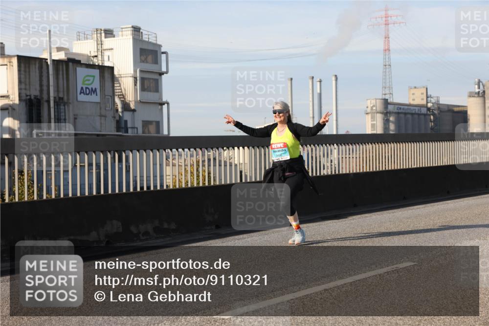 03.10.2025 - Köhlbrandbrückenlauf Lena Gebhardt http://msf.ph/oto/9110321 03.10.2025 10:14:59 Position 2 3456 meine-sportfotos.de