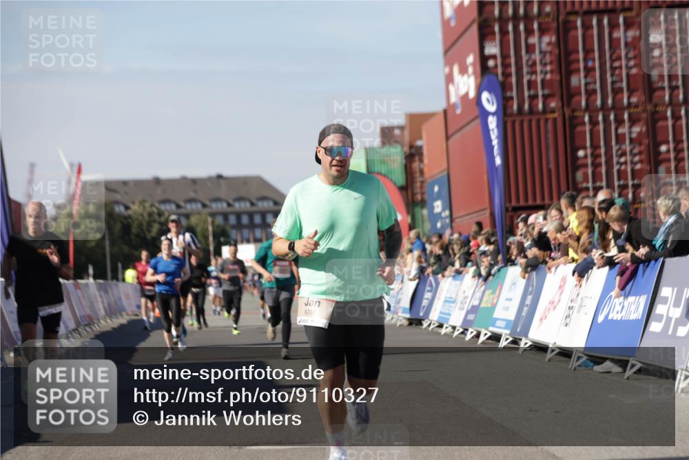 03.10.2025 - Köhlbrandbrückenlauf Jannik Wohlers http://msf.ph/oto/9110327 03.10.2025 13:00:21 Ziel 4020, 4163, 4192, 4250, 4275, 6203, 6236, 6707, 6714, 6760, 6798 meine-sportfotos.de