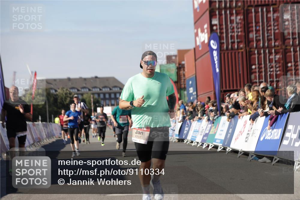 03.10.2025 - Köhlbrandbrückenlauf Jannik Wohlers http://msf.ph/oto/9110334 03.10.2025 13:00:21 Ziel 4020, 4163, 4192, 4250, 4275, 6203, 6236, 6707, 6714, 6760, 6798 meine-sportfotos.de