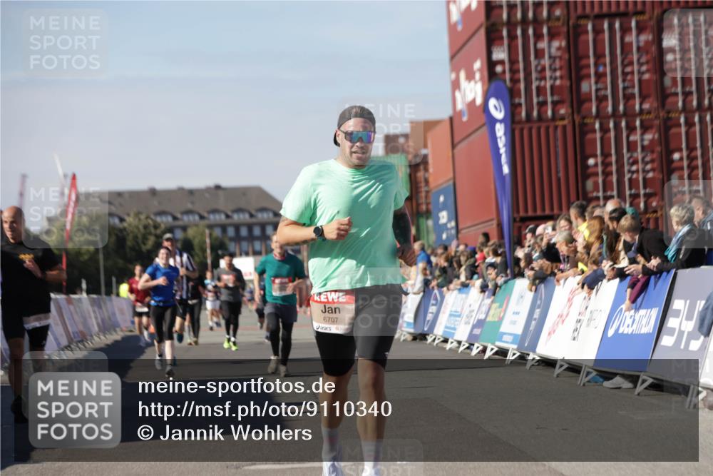 03.10.2025 - Köhlbrandbrückenlauf Jannik Wohlers http://msf.ph/oto/9110340 03.10.2025 13:00:21 Ziel 4020, 4163, 4192, 4250, 4275, 6203, 6236, 6707, 6714, 6760, 6798 meine-sportfotos.de