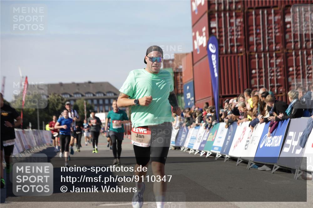 03.10.2025 - Köhlbrandbrückenlauf Jannik Wohlers http://msf.ph/oto/9110347 03.10.2025 13:00:21 Ziel 4020, 4163, 4192, 4250, 4275, 6203, 6236, 6707, 6714, 6760, 6798 meine-sportfotos.de
