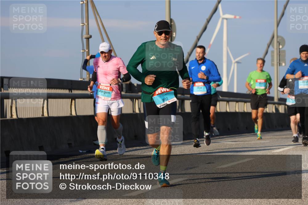 03.10.2025 - Köhlbrandbrückenlauf Strokosch-Dieckow http://msf.ph/oto/9110348 03.10.2025 09:42:11 Position 2 1321, 3812, 1370 meine-sportfotos.de