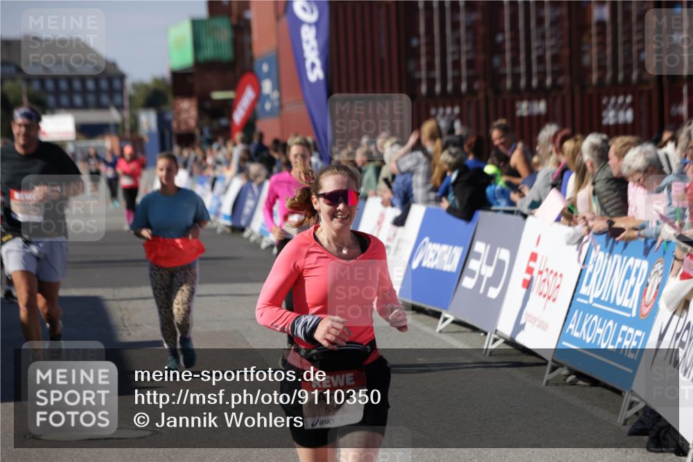 03.10.2025 - Köhlbrandbrückenlauf Jannik Wohlers http://msf.ph/oto/9110350 03.10.2025 13:30:08 Ziel 4459, 5038, 5079, 5151, 5153, 5161, 5369, 5398 meine-sportfotos.de