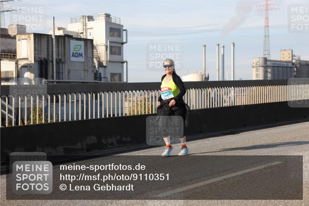 03.10.2025 - Köhlbrandbrückenlauf Lena Gebhardt http://msf.ph/oto/9110351 03.10.2025 10:15:00 Position 2 3456 meine-sportfotos.de
