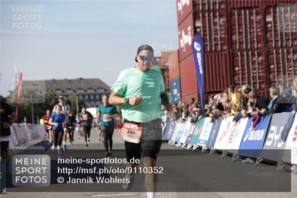 03.10.2025 - Köhlbrandbrückenlauf Jannik Wohlers http://msf.ph/oto/9110352 03.10.2025 13:00:21 Ziel 4020, 4163, 4192, 4250, 4275, 6203, 6236, 6707, 6714, 6760, 6798 meine-sportfotos.de