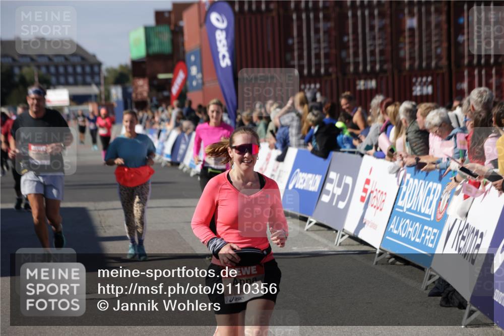 03.10.2025 - Köhlbrandbrückenlauf Jannik Wohlers http://msf.ph/oto/9110356 03.10.2025 13:30:08 Ziel 4459, 5038, 5079, 5151, 5153, 5161, 5369, 5398 meine-sportfotos.de