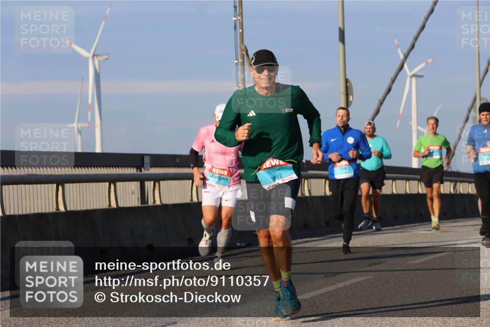 03.10.2025 - Köhlbrandbrückenlauf Strokosch-Dieckow http://msf.ph/oto/9110357 03.10.2025 09:42:13 Position 2 1321, 3812, 1378 meine-sportfotos.de