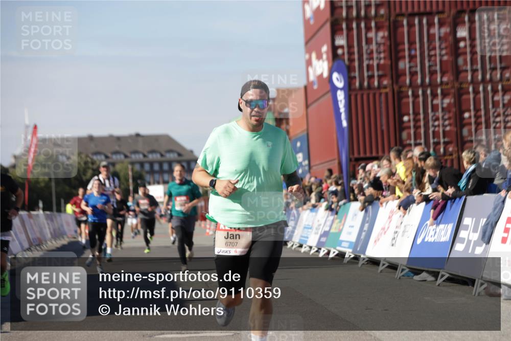 03.10.2025 - Köhlbrandbrückenlauf Jannik Wohlers http://msf.ph/oto/9110359 03.10.2025 13:00:21 Ziel 4020, 4163, 4192, 4250, 4275, 6203, 6236, 6707, 6714, 6760, 6798 meine-sportfotos.de