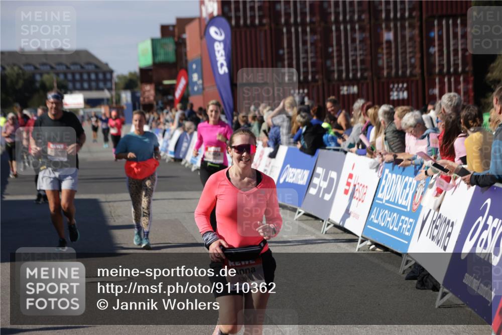03.10.2025 - Köhlbrandbrückenlauf Jannik Wohlers http://msf.ph/oto/9110362 03.10.2025 13:30:08 Ziel 4459, 5038, 5079, 5151, 5153, 5161, 5369, 5398 meine-sportfotos.de