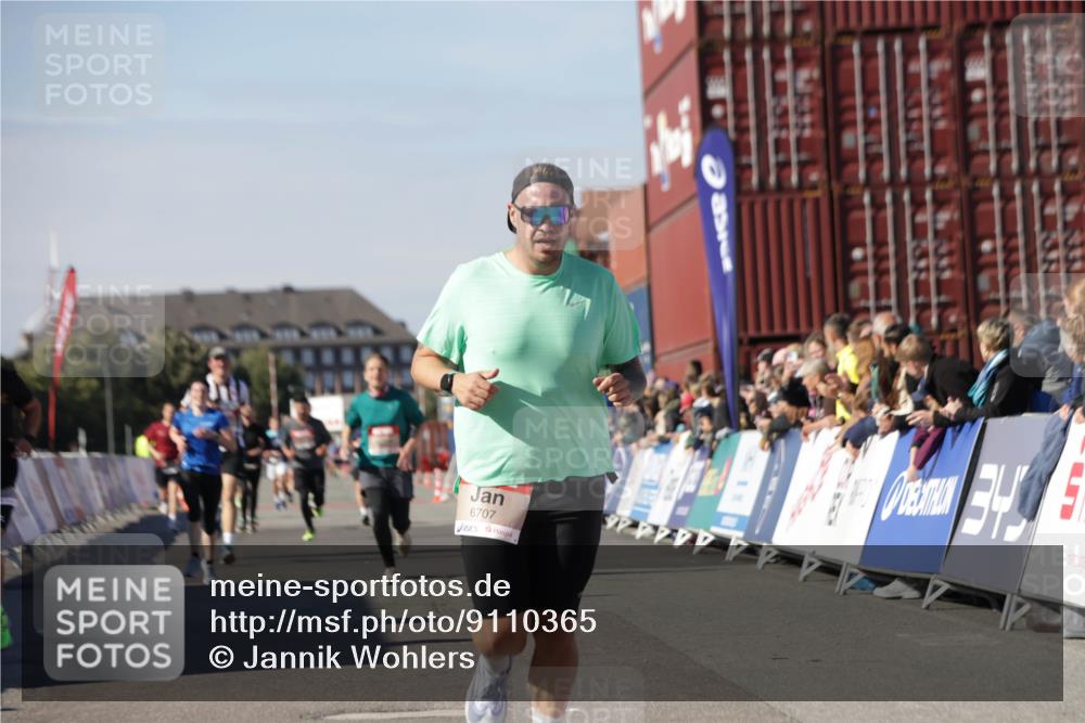 03.10.2025 - Köhlbrandbrückenlauf Jannik Wohlers http://msf.ph/oto/9110365 03.10.2025 13:00:22 Ziel 4020, 4163, 4250, 4275, 6236, 6490, 6707, 6714, 6760, 6798 meine-sportfotos.de